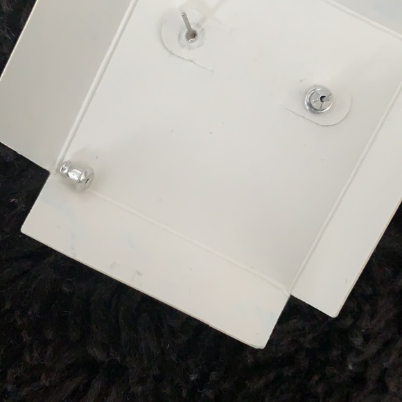 Minnie Mouse girls Earrings like new! - Picture 4 of 5